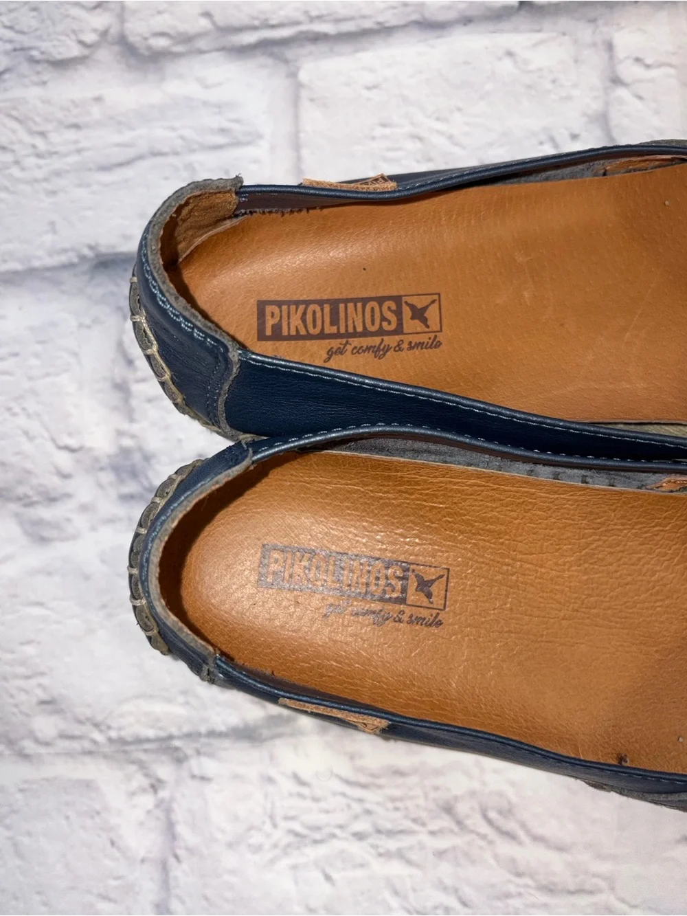 Pikolinos Jerez 578 Floral Perforated Leather Loafers. Size 39